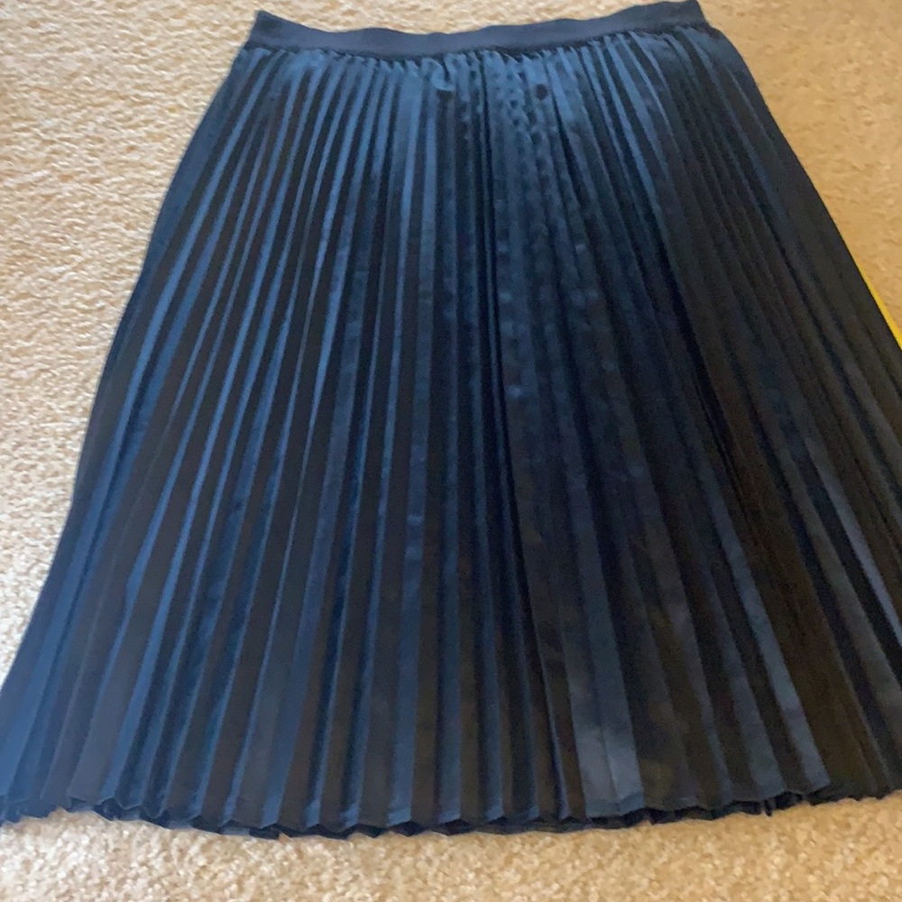 T TAHARI PHEOBE Black Satin Pleated Skirt size M - Picture 11 of 15